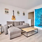 Modern Studio Apartment - 13Th