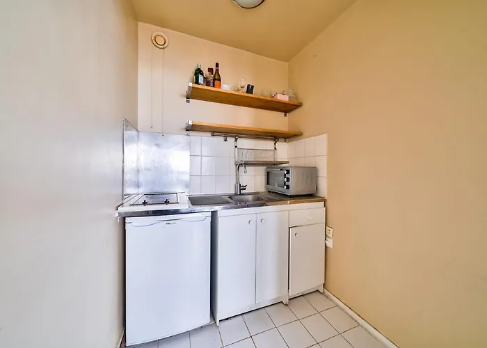 Modern Studio Apartment - 13Th